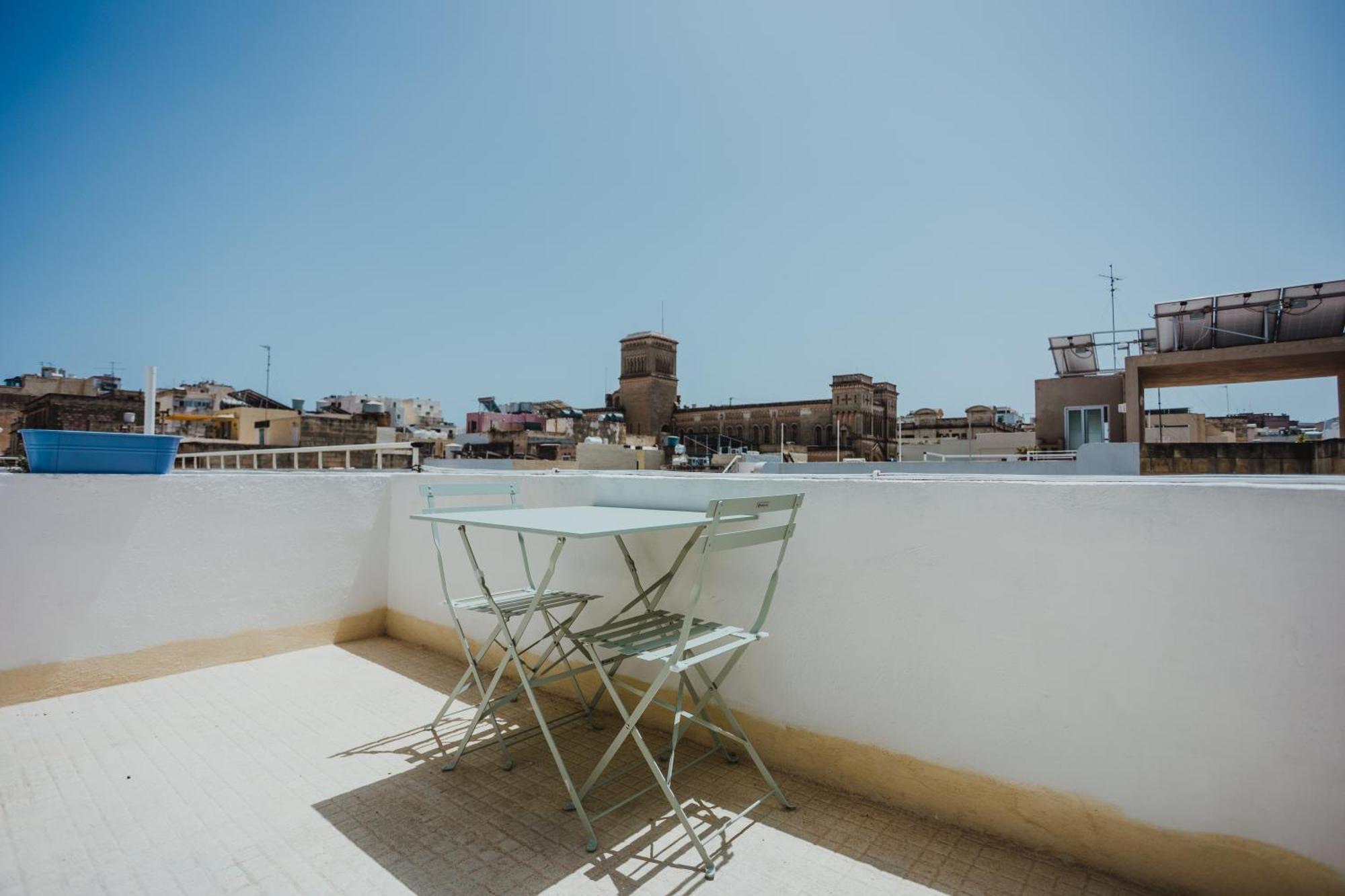 People & Places Sliema Esterno foto