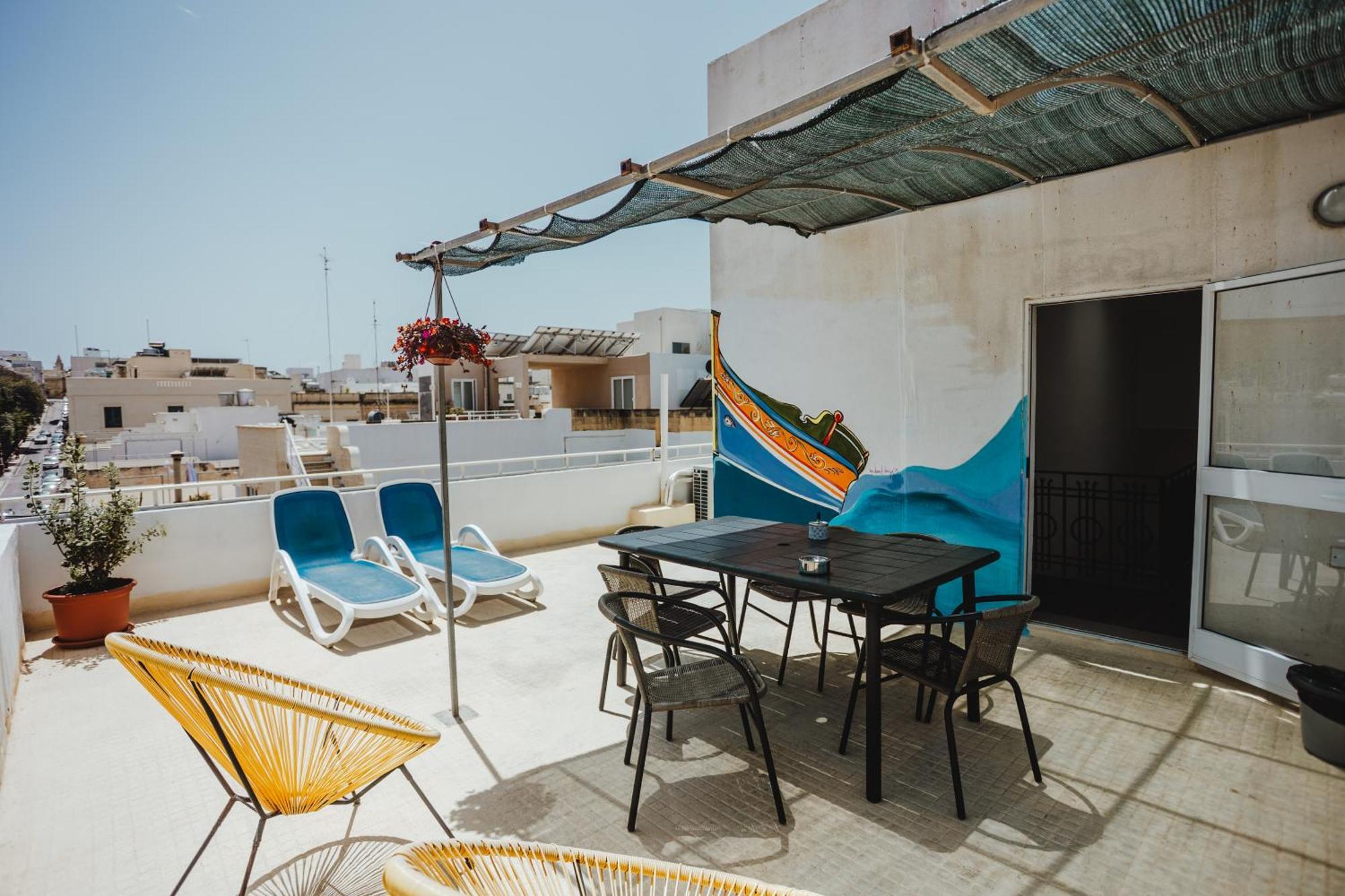 People & Places Sliema Esterno foto