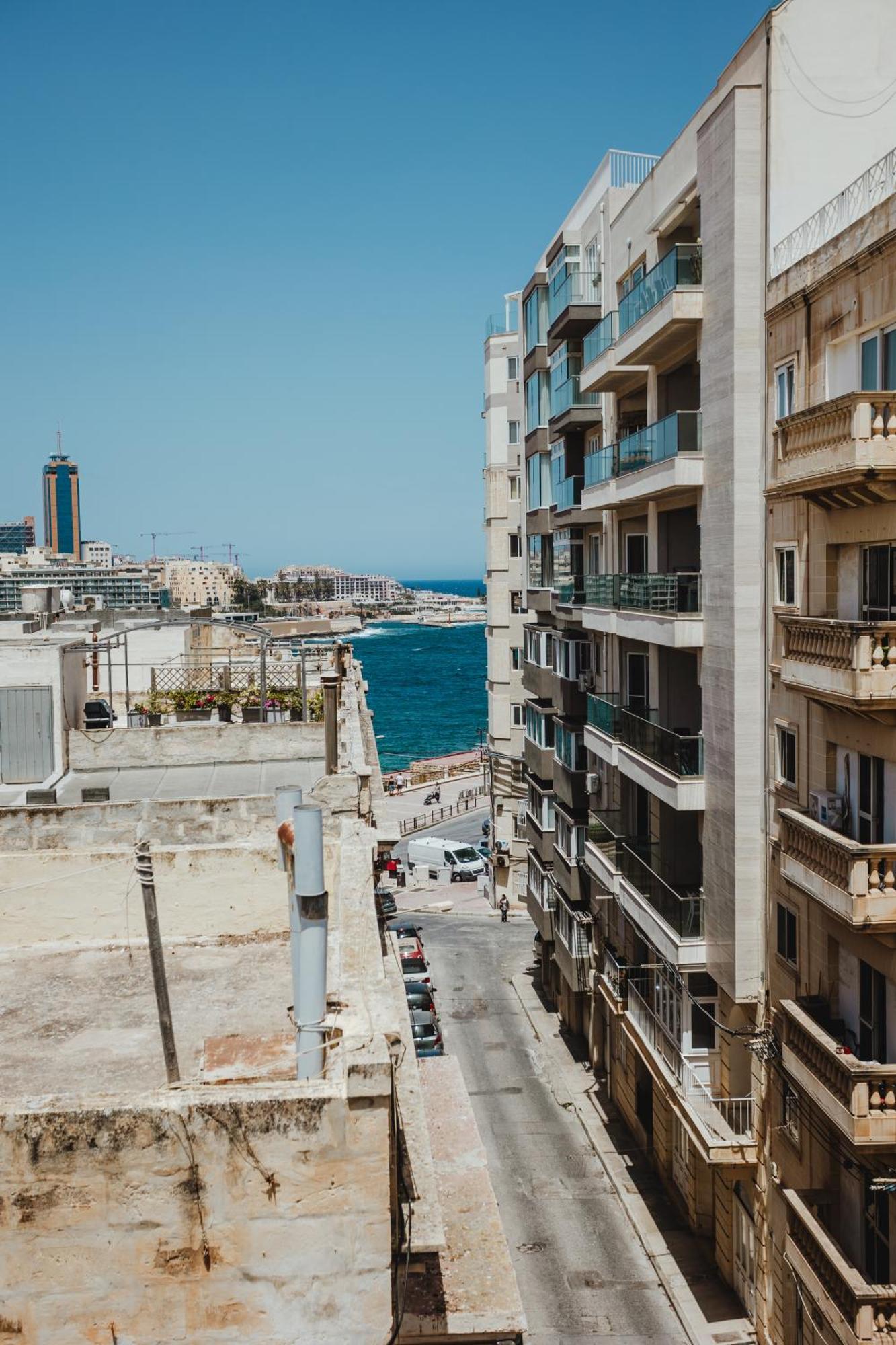 People & Places Sliema Esterno foto
