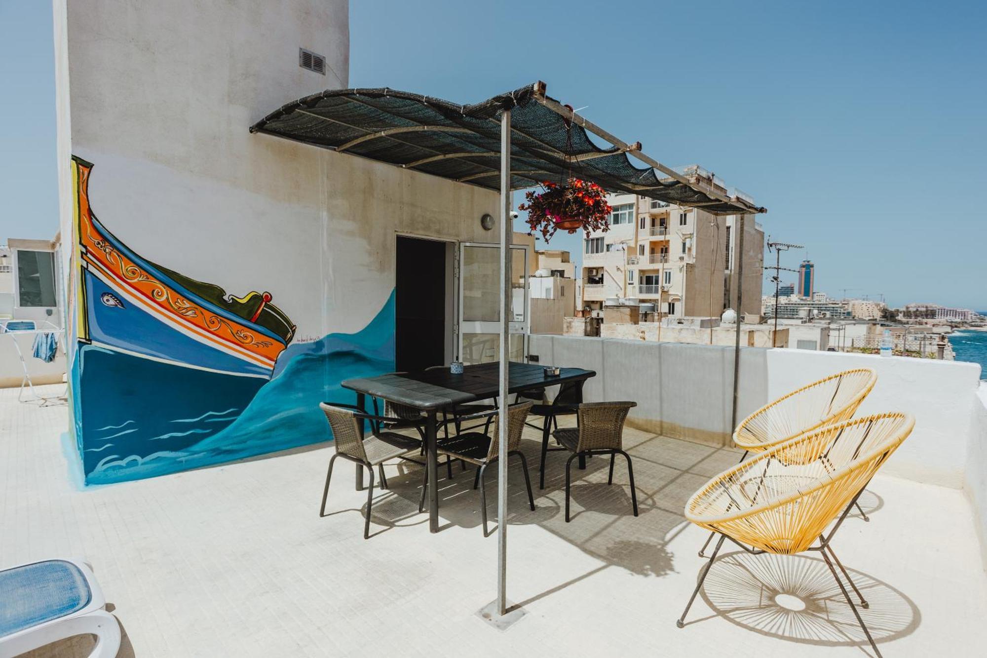 People & Places Sliema Esterno foto