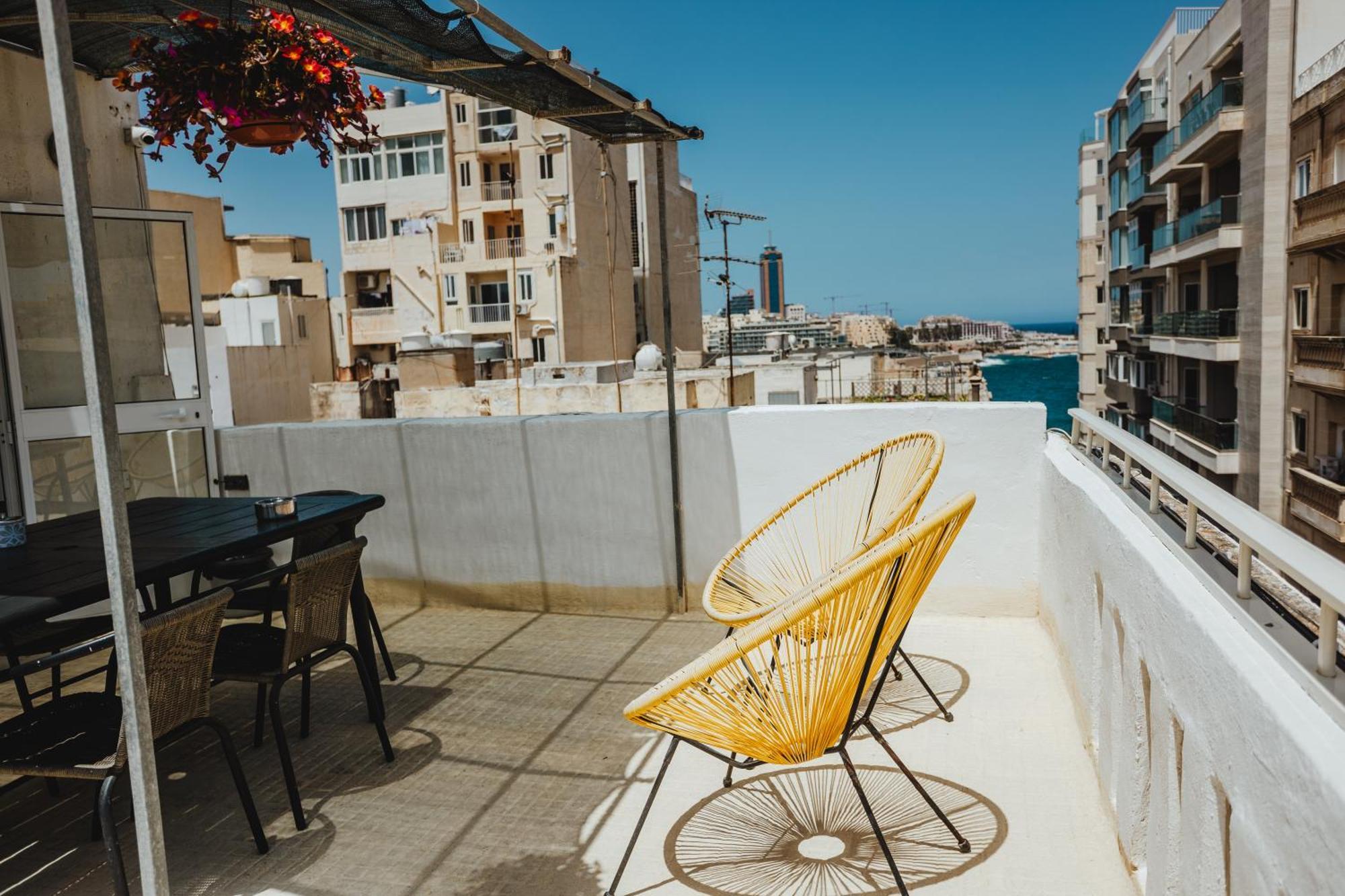 People & Places Sliema Esterno foto