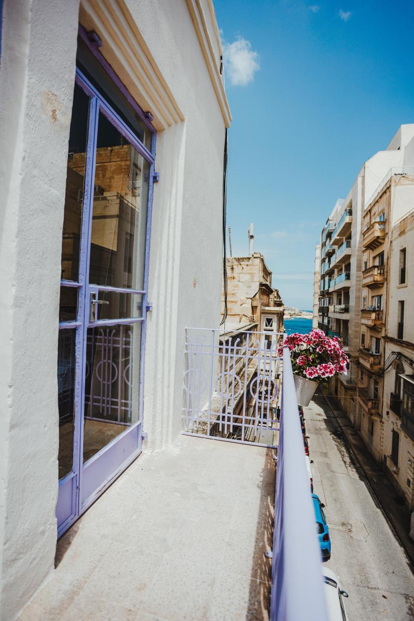 People & Places Sliema Esterno foto